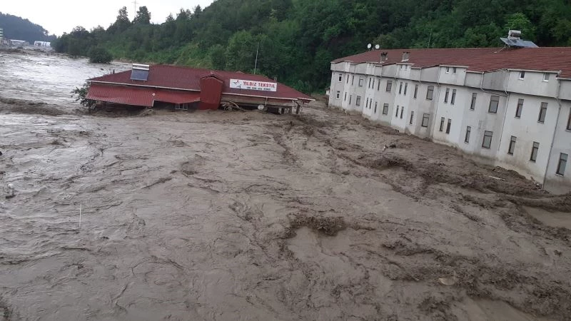 Gelen telefonu dikkate aldı, fabrikayı tahliye ederek 100 kişinin hayatını kurtardı
