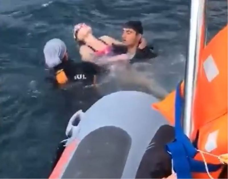 (Özel) Denizde fenalık geçiren Rus yüzücüyü itfaiye kurtardı
