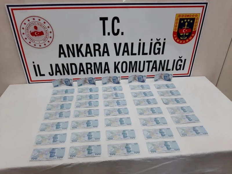 Üzerindeki sahte paralarla yakalandı
