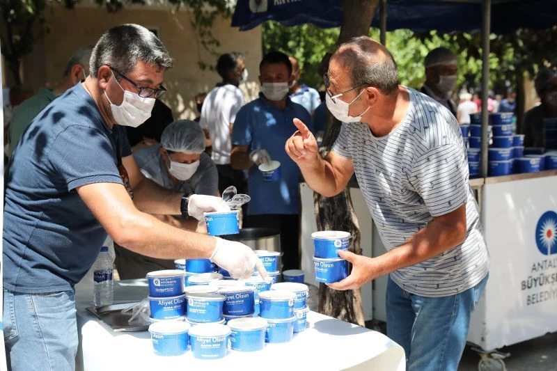 10 bin kişilik aşure kısa sürede tükendi
