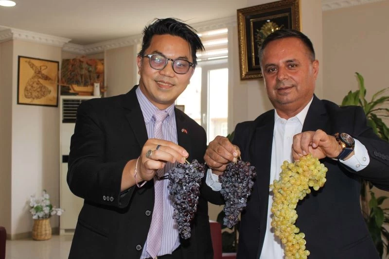 8 asırlık gelenek için Çal’a gelen Tayland Maslahatgüzarı, bağcılık için destek istedi
