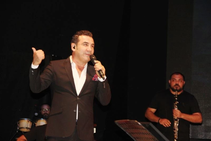 Ferhat Göçer 20 yıl sonra aynı sahneye çıktı
