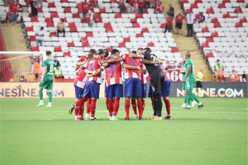 Antalyaspor 10 maçlık galibiyet hasretine son verdi
