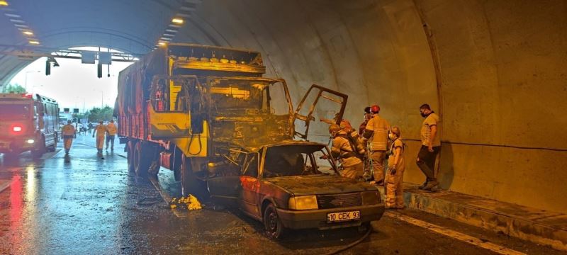 İzmir-Aydın Otoyolu’nda feci kaza: 4 ölü, 2 yaralı
