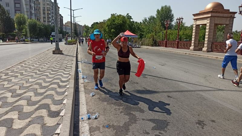 Maratoncunlar çevre temizliğine dikkat etmedi
