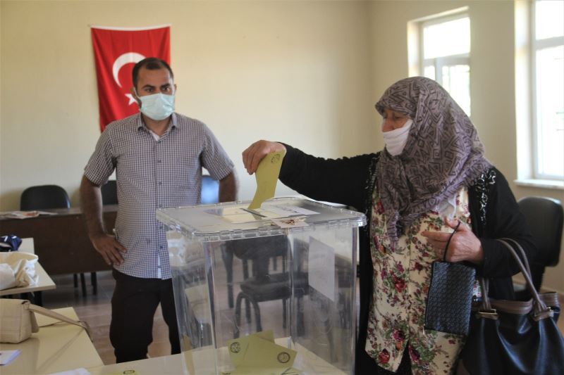Elazığ’da bir köy mahalle olmak için referanduma gitti
