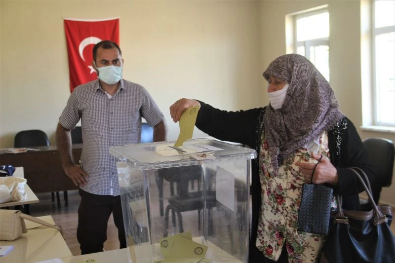 Elazığ’da bir köy mahalle olmak için referanduma gitti
