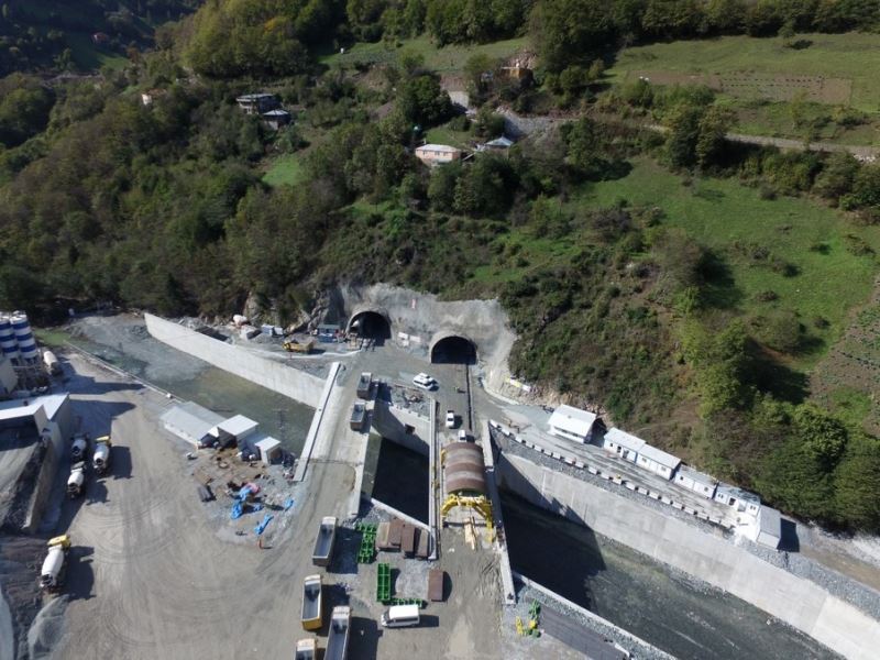 Dünyanın üçüncü en uzun çift tüplü kara yolu tüneli Zigana’da sona yaklaşıldı
