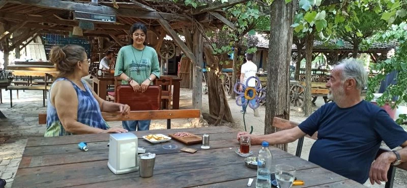 Ülkesini terk etmek zorunda kalsa da sanatını bırakmadı
