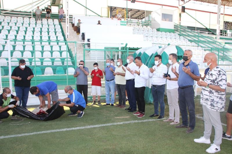 Serik Belediyespor’da yeni sezon açılışı dualar eşliğinde kurban kesilerek yapıldı
