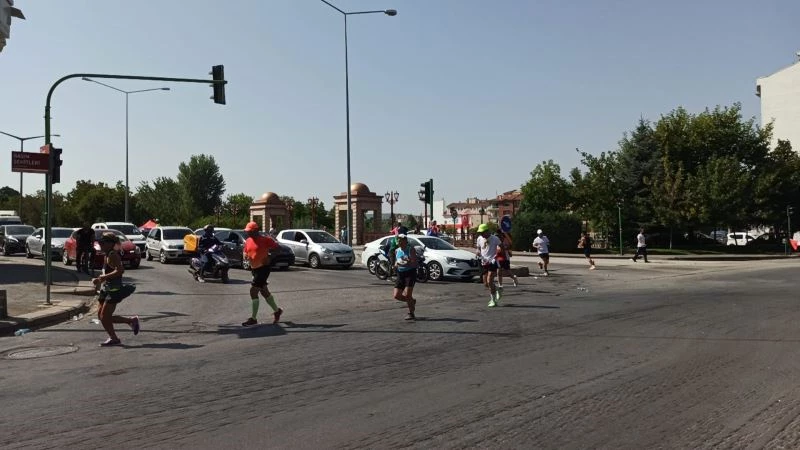 Koşu maratonundaki dalgınlık sürücüleri çileden çıkardı
