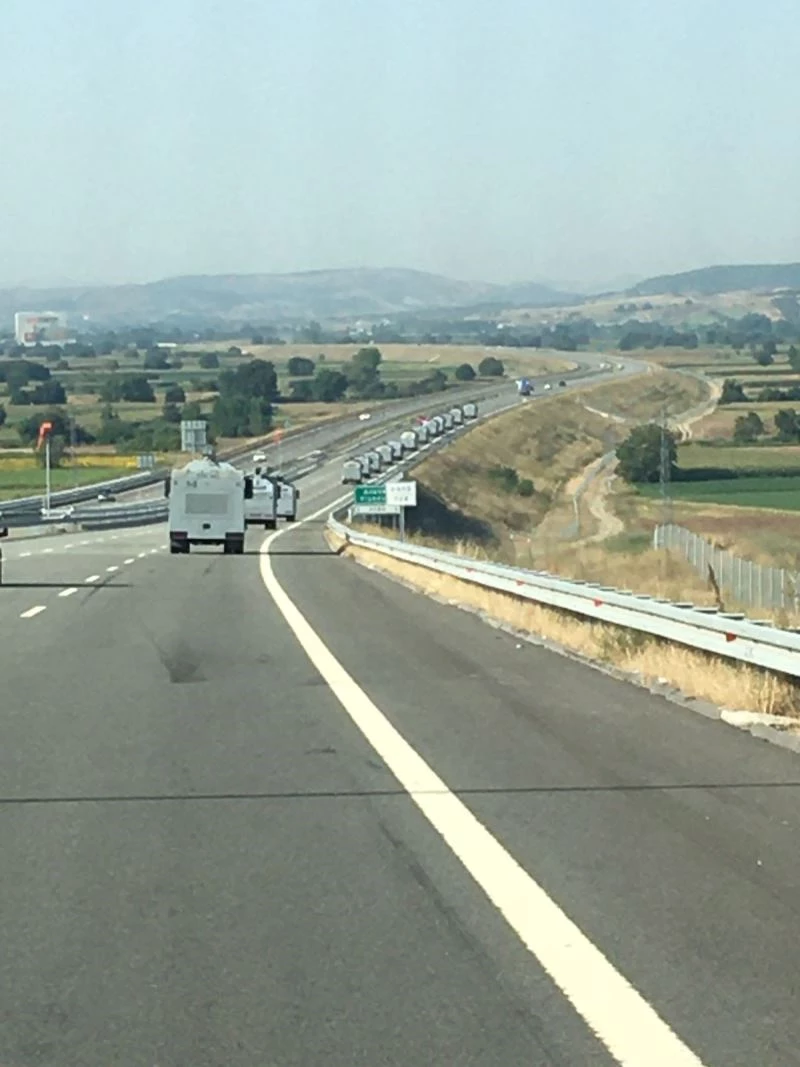 İstanbul Emniyeti orman yangınlarına müdahale için bölgeye 20 TOMA sevk etti
