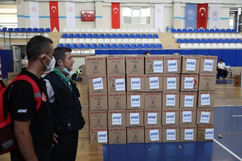 Yangınlardan etkilenen 5 ilde nakdi yardım, beslenme ve barınma faaliyetleri aralıksız sürüyor