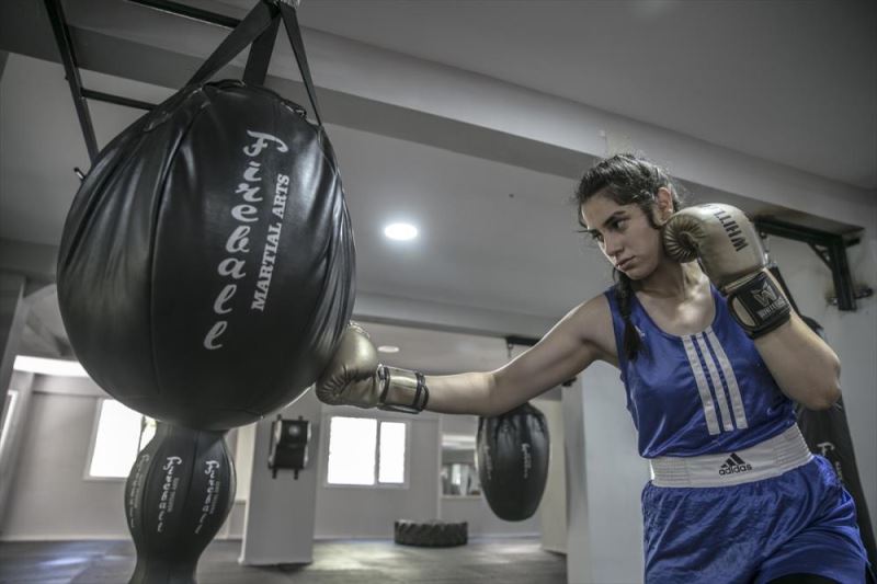 Zayıflamak için başladığı boksta hedefi Türkiye şampiyonluğu