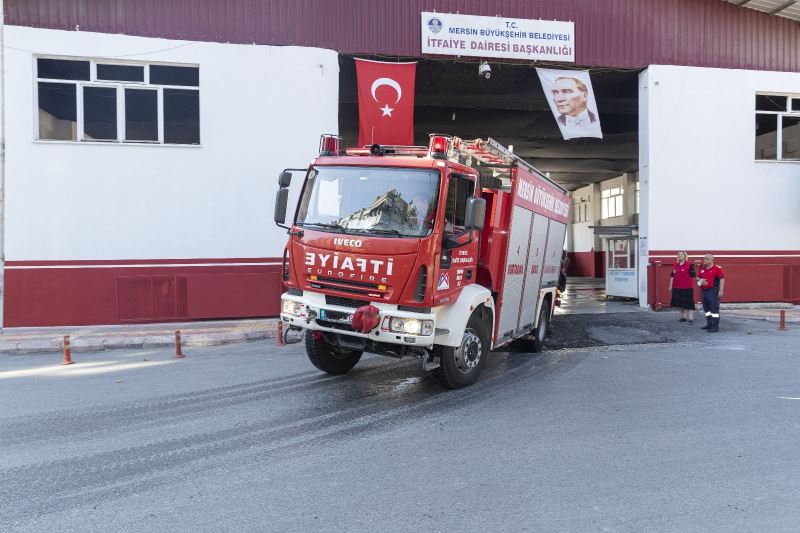 Mersin’den yangınla mücadele eden Muğla ve Antalya’ya 9 itfaiye aracıyla destek
