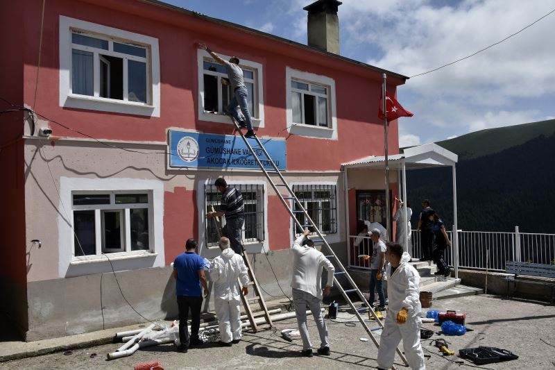 Gümüşhane’deki en uzak köy okulunun tadilatını polisler yaptı
