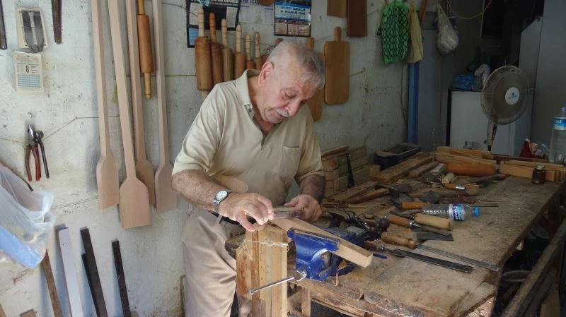 Unutulmaya yüz tutmuş ahşap oymacılığı mesleği oldu
