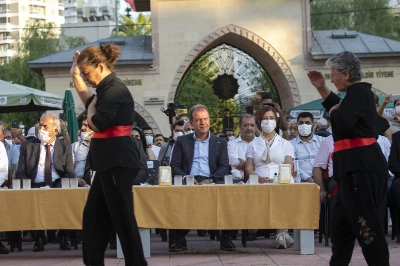 Başkan Seçer, Mersin Cemevinde aşure etkinliğine katıldı
