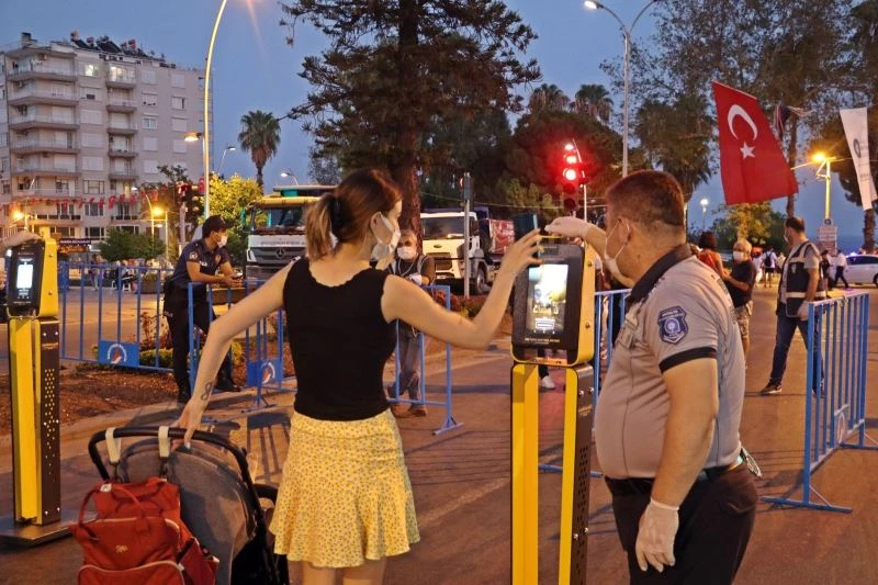 Antalya’da ’HES’ kodlu fener alayı
