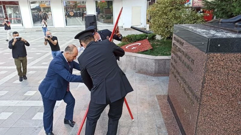 Devrek’te 30 ağustos zafer bayramı sade bir törenle kutlandı
