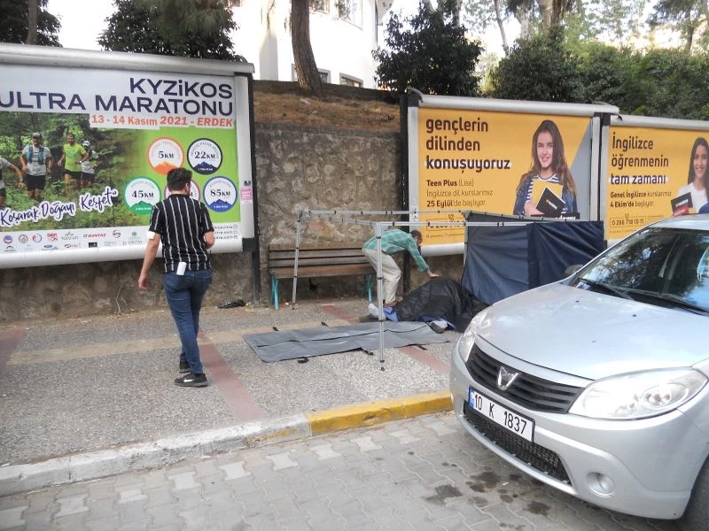 Simitçiyi ecel yolda yakaladı
