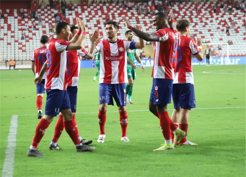 Antalyaspor’un bu sezonki 4 golünün 3 golü penaltıdan
