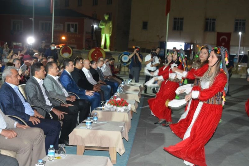 Sanatçı Ahmet Öngel’den Zafer Bayramı konseri
