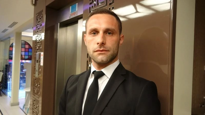  Taksim’de otel çalışanının uykusunu fırsat bilen iki hırsız kamerada
