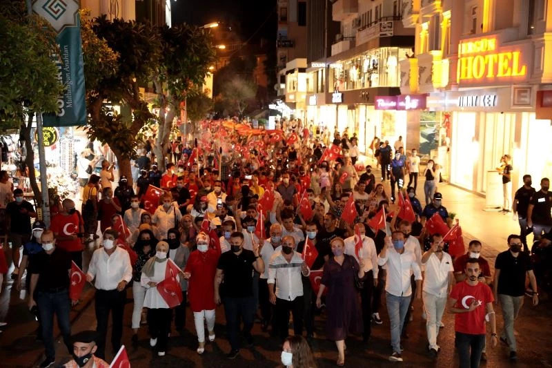 Alanya’da 30 Ağustos Zafer Bayramı kutlamaları fener alayıyla son buldu
