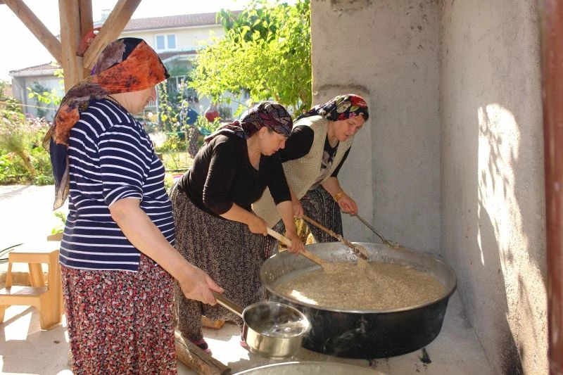 Köyün kadınlarından dayanışma örneği
