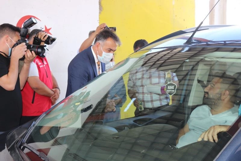 Vali Çağatay polis kontrol noktasındaki aşı çalışmasına katıldı
