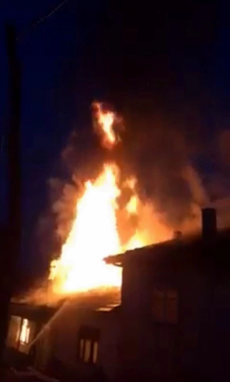 Cami minaresinden yapılan yangın anonsu facianın önüne geçti
