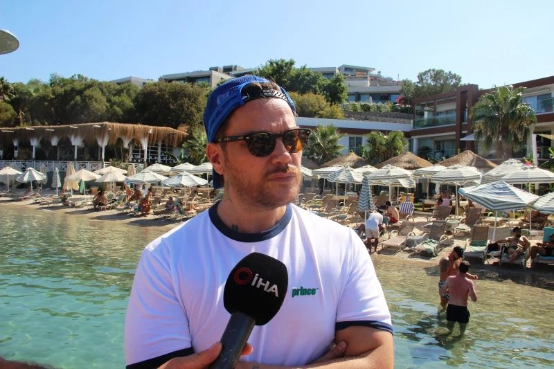 Sinan Akçıl: “Ivır zıvır şarkıcılara artık şarkı yok”
