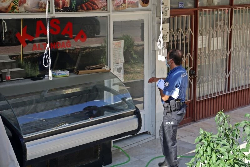  Kliması bozuldu, serinlemek için girdiği kasap dükkanında ölü bulundu
