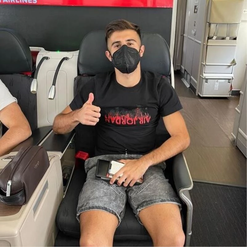 Fenerbahçe’nin yeni transferi Diego Rossi, İstanbul’a geldi.
