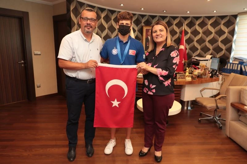Avrupa şampiyonu yüzücünün hedefi Olimpiyat şampiyonluğu

