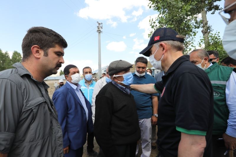 Bakan Yardımcısı Suver, Özalp’te selden etkilenen mahallelerde incelemelerde bulundu
