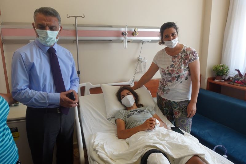 Tunceli Valisi Özkan, trafik kazasında yaralanan milli sporcu Dinler’i ziyaret etti
