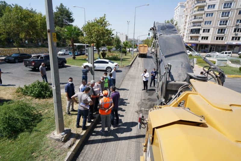 Atatürk Bulvarında yenileme çalışmaları başladı
