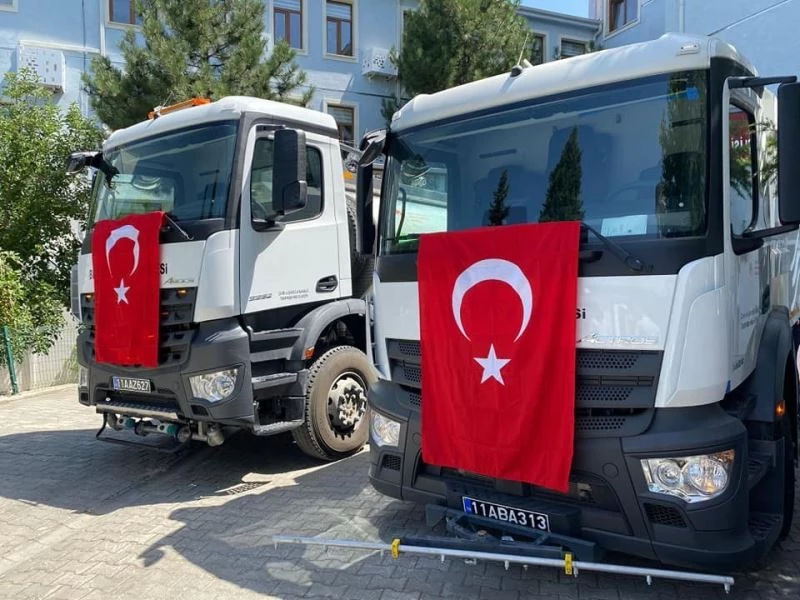 Bilecik’e hibe edilen arazöz ve vakumlu yol süpürge aracı hizmete başladı
