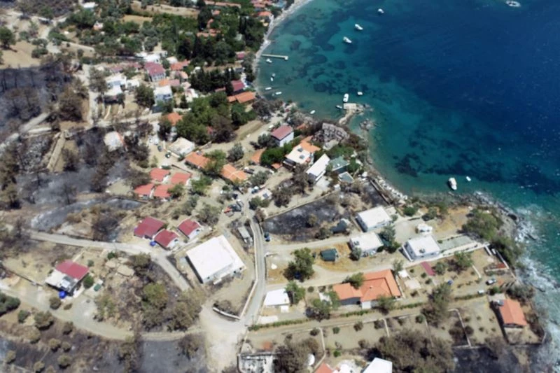 Alevlere teslim olan Mazı Mahallesi havadan görüntülendi
