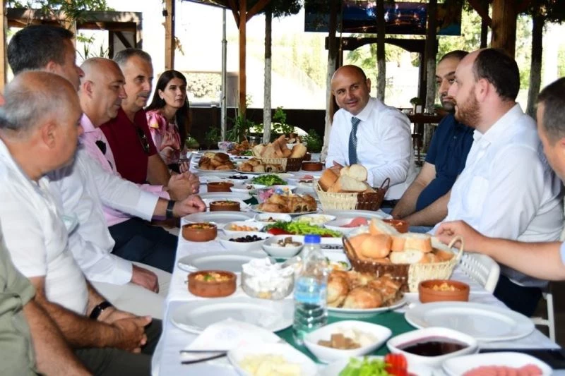 Kardeş belediyelerin temsilcilerinden duygusal veda
