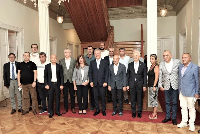 İZTO İmar, Şehircilik ve Kentsel Dönüşüm Komisyonundan Başkan Soyer’e ziyaret
