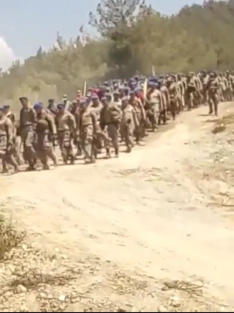 Hatay yangını söndürüldü: Mehmetçik marş eşliğinde kışlaya döndü
