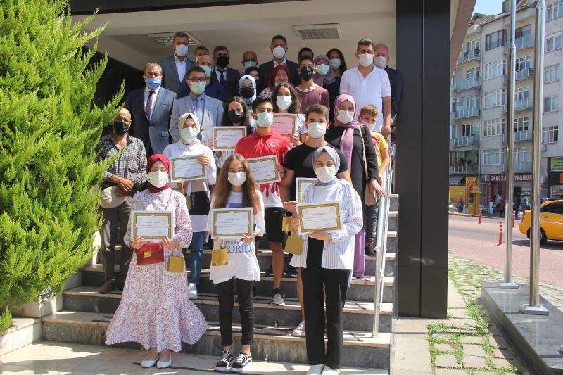 Sinop’ta uluslararası yarışmalarda derece alan öğrenciler ödüllendirildi
