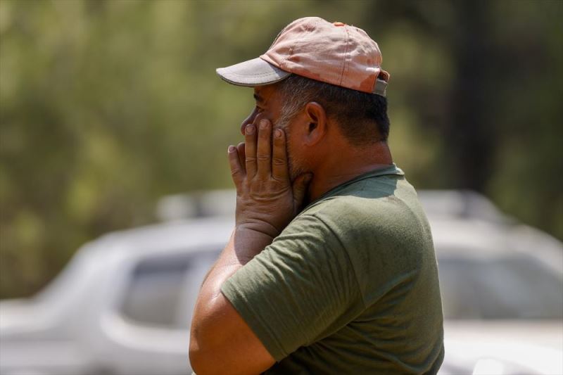 Alevlerin ortasında kalan orman işçisinin son dakikaya kadar bölgeden ayrılmayacaklarını söylediği telsiz anonsu ağlattı