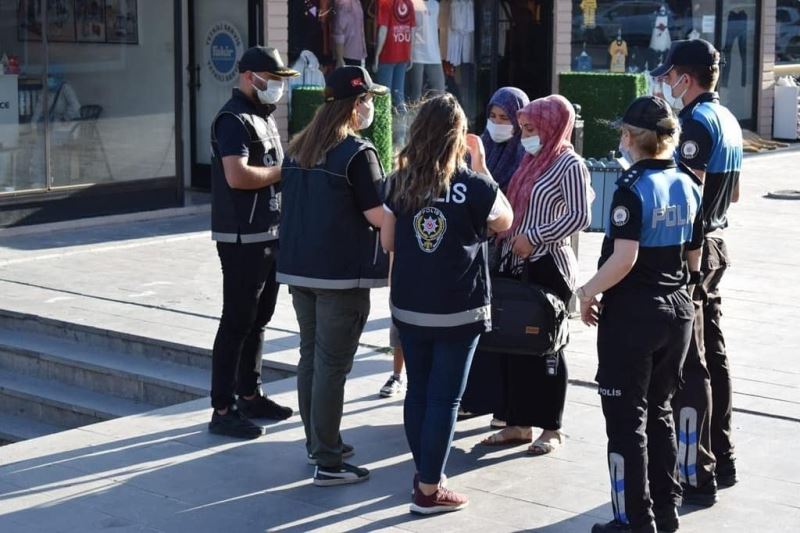 Erzincan polisinden ‘kadına şiddet’ bilgilendirmesi
