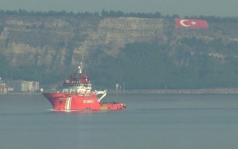Türkiye’nin ilk acil kurtarma gemisi ‘Nene Hatun’ Çanakkale Boğazı’ndan geçti
