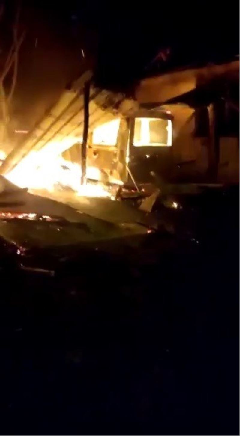 Garajda çıkan yangında arabası, bahçe motoru, motosikleti ve 30 bin lirası kül oldu
