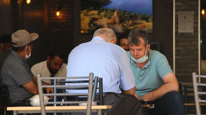 Elazığ’da iki doz aşı olmayan vatandaş, kahvehane ve kıraathaneye alınmayacak
